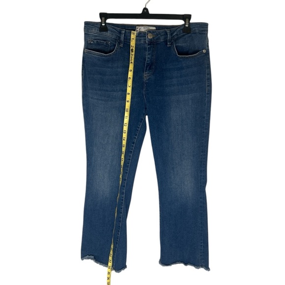 Free People denim bootcut cropped jeans with raw hem
Size 30 - Picture 4 of 7